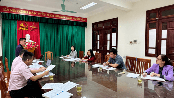 Đoàn công tác Sở Nội vụ tỉnh Lạng Sơn kiểm tra công tác quản lý cho vay vốn từ Quỹ quốc gia về việc làm, các nguồn vốn cho vay giải quyết việc làm và công tác đưa lao động đi làm việc ở nước ngoài theo hợp đồng tại xã Thất Khê