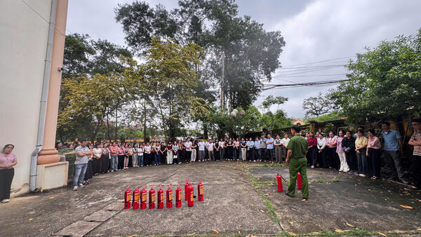 Tổ chức lớp huấn luyện nghiệp vụ phòng cháy, chữa cháy và cứu nạn, cứu hộ cho các cơ quan, tổ chức, doanh nghiệp trên địa bàn xã Thất Khê và các xã lân cận