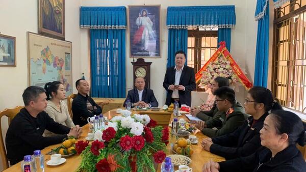 Xã Thất Khê tổ chức thăm hỏi, chúc mừng lễ giáng sinh năm 2025